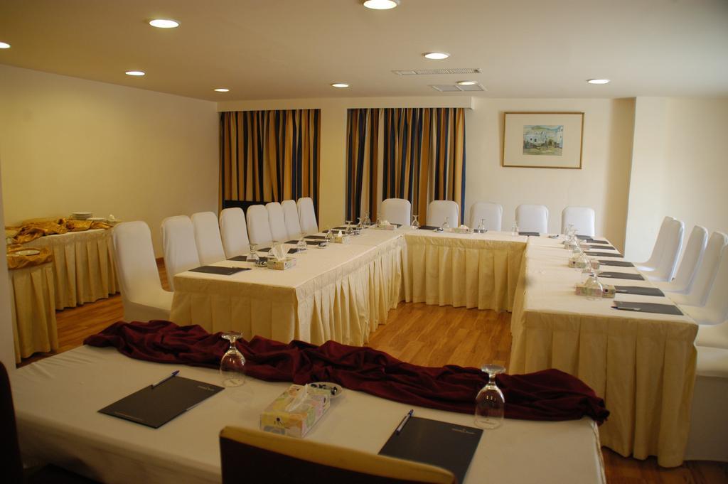Golden Tulip Aqaba Hotell Exteriör bild
