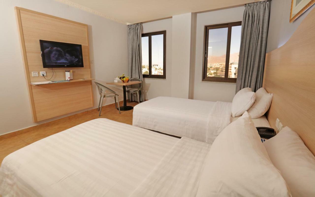 Golden Tulip Aqaba Hotell Exteriör bild